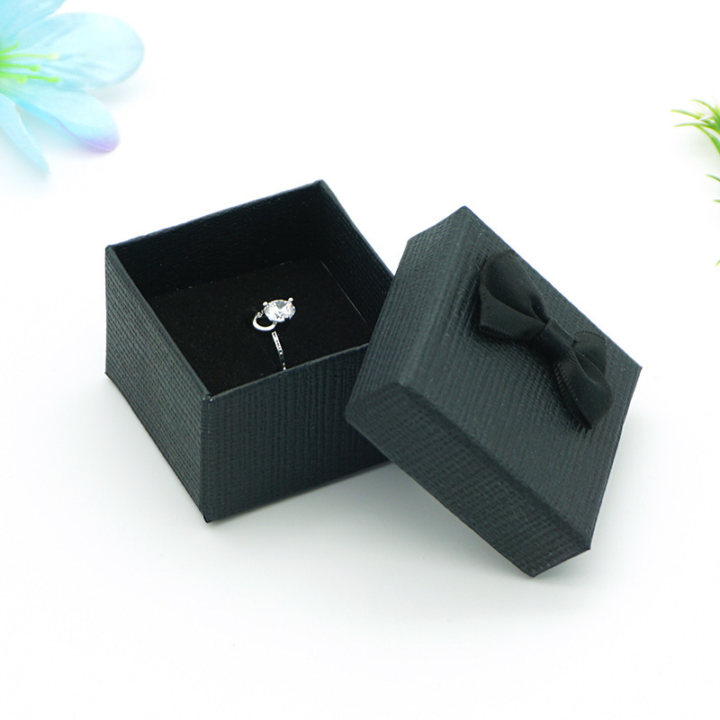 黒; リング-ピアス用:5*5*3.5cm