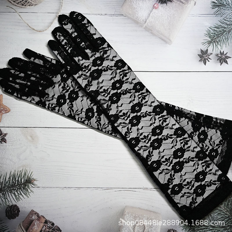 黒の刺繍入りロング