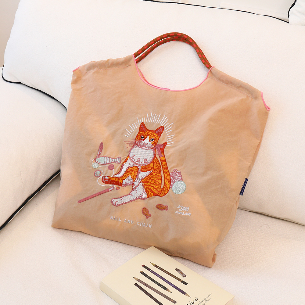 米色·线球猫