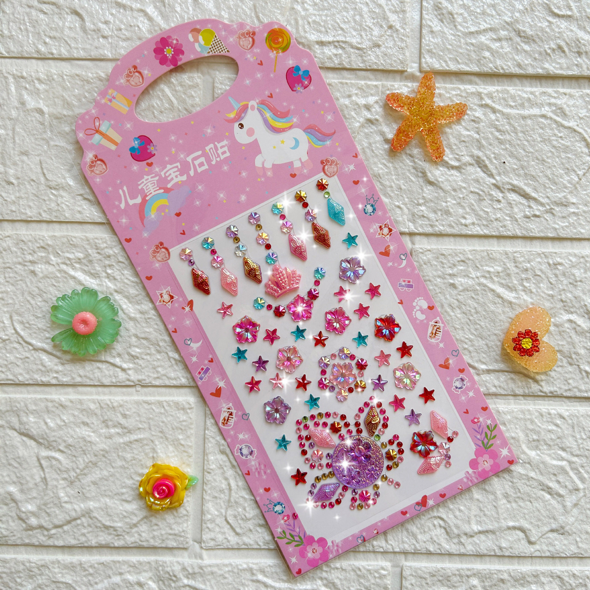 牡丹のカエデの葉の金