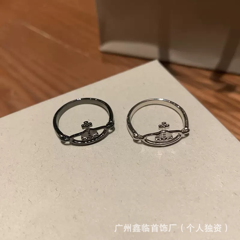 中空土星リング（ホワイトゴールド）