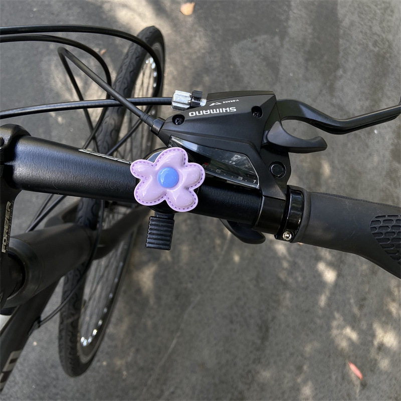 紫色の小さな鈴