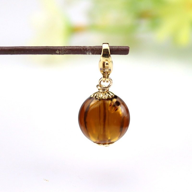 シャンパンカラーの穴あきエッセンシャルオイルビーズペンダント（ロブスタークラスプスタイル）