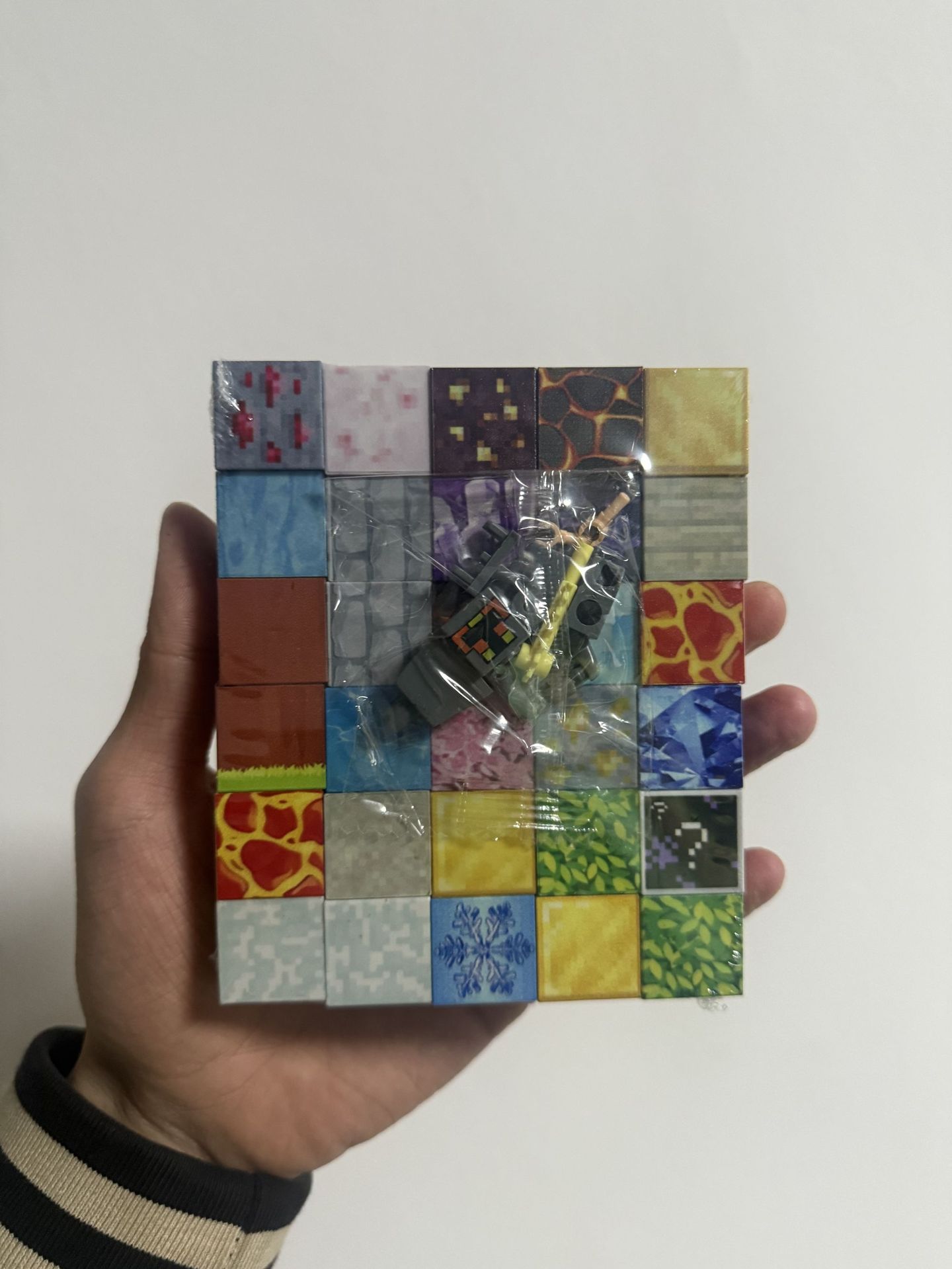 1パック30個+ミニフィギュア、1個で1個