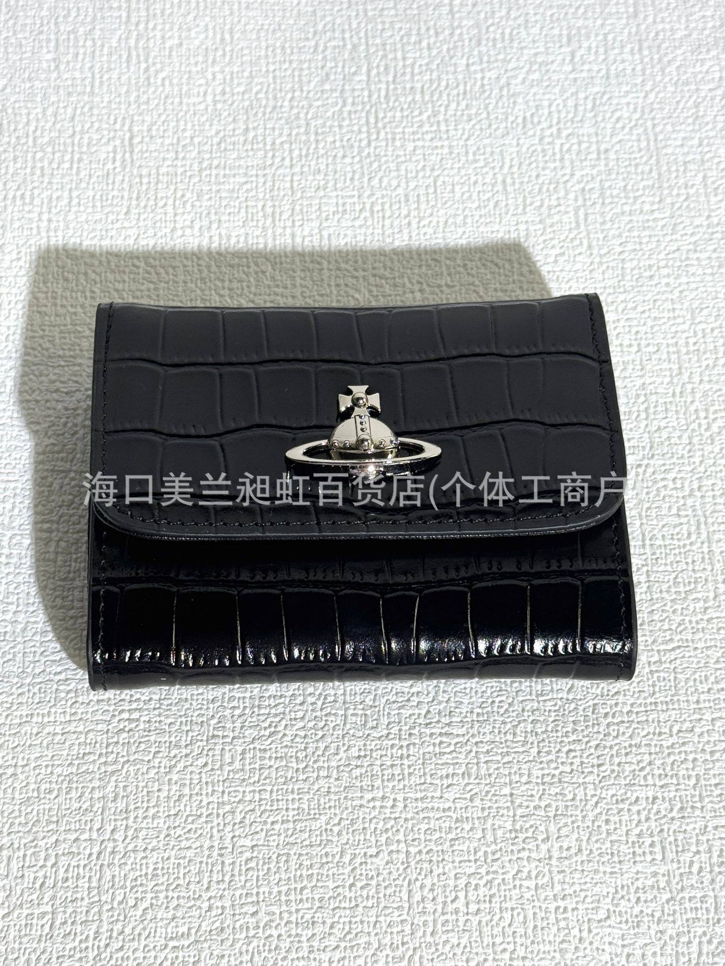 ブラックのクロコダイル柄マルチカードホルダー