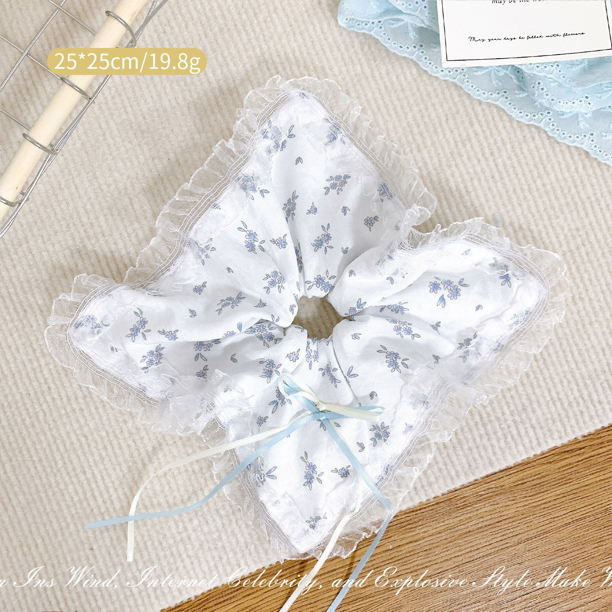 ラインブルーの花柄