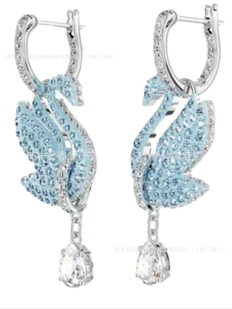 ダイヤモンドをあしらった新しいブルースワン イヤリング