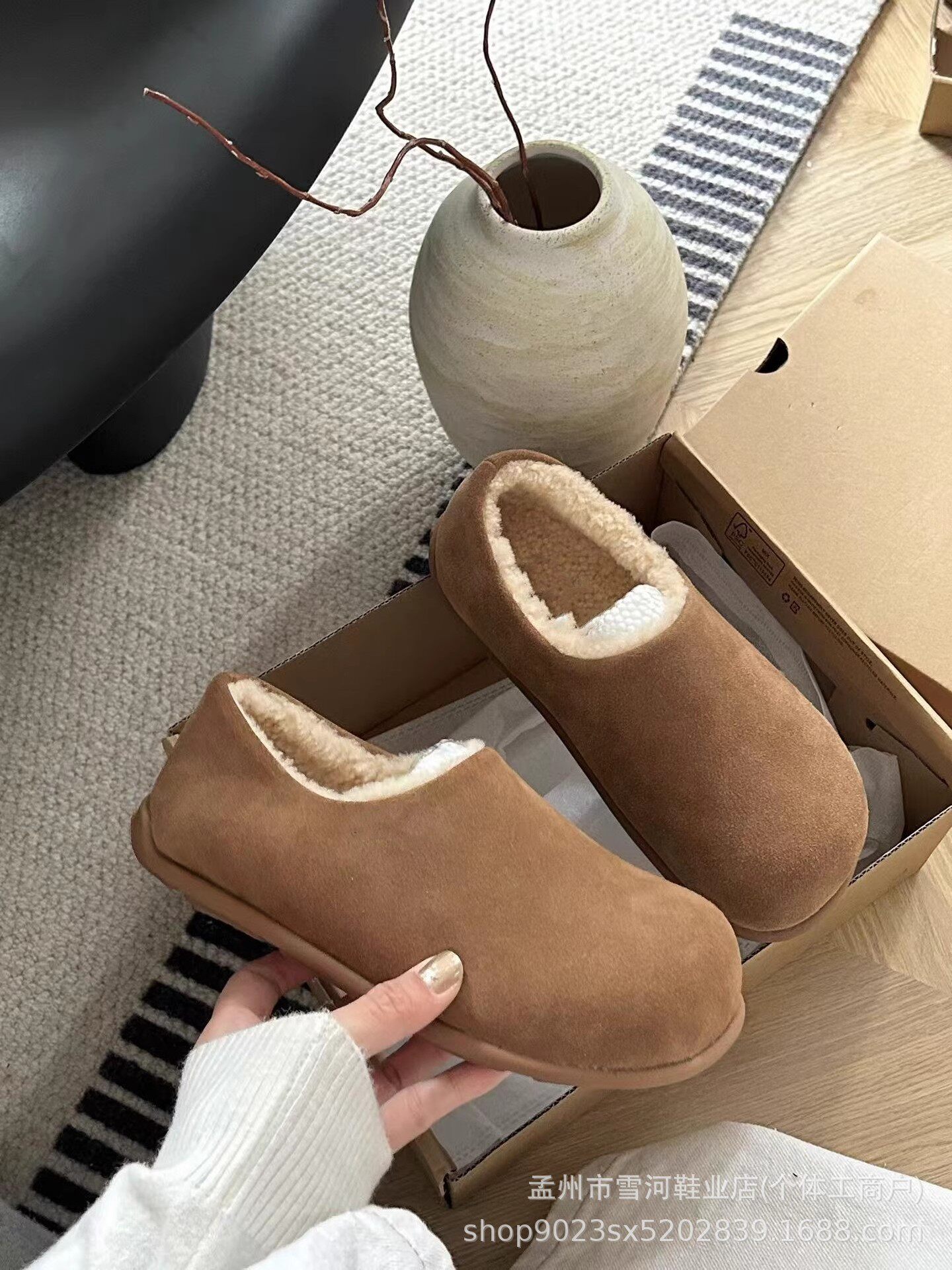 栗色の小さなポテトがすべて含まれています