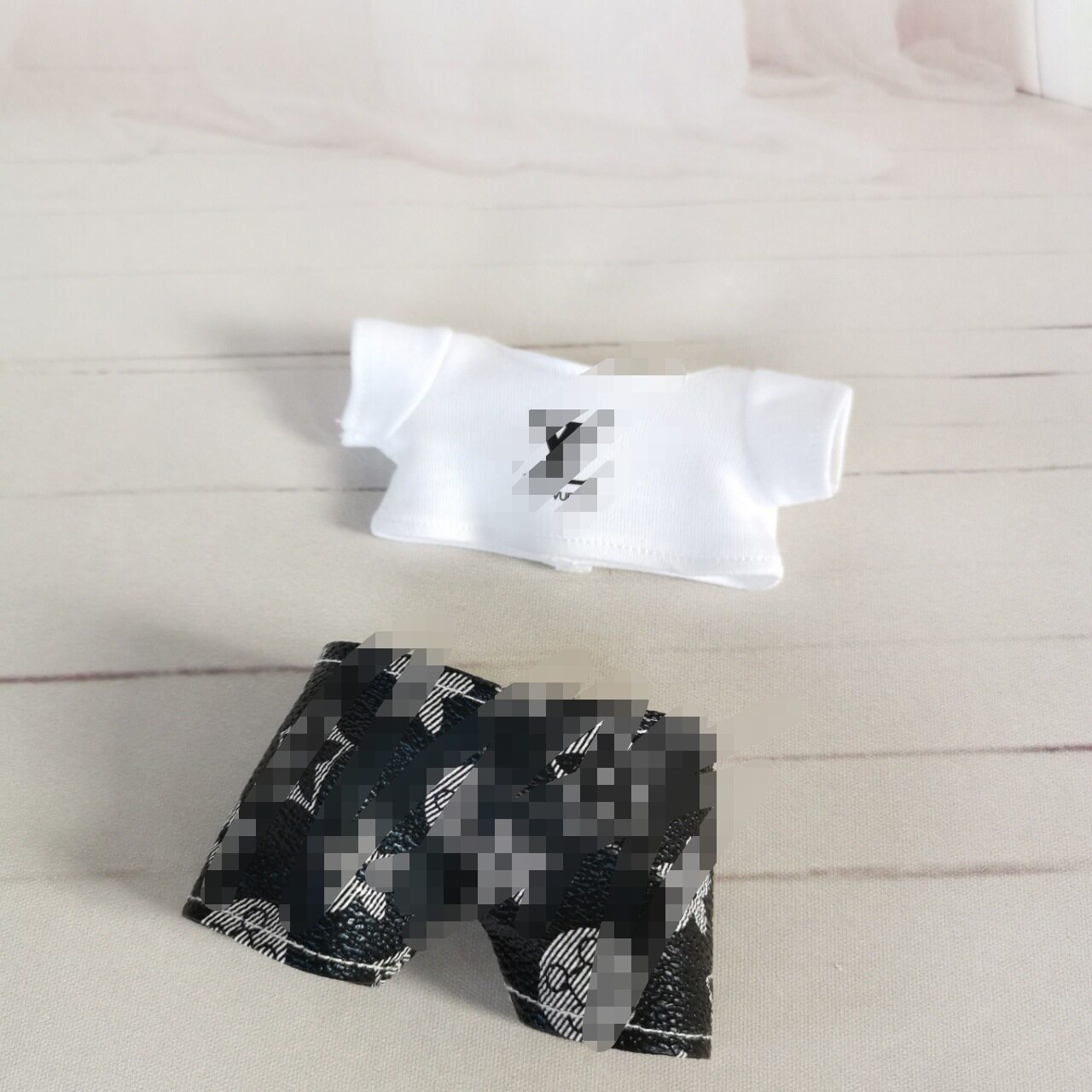 黒パンツ+白T