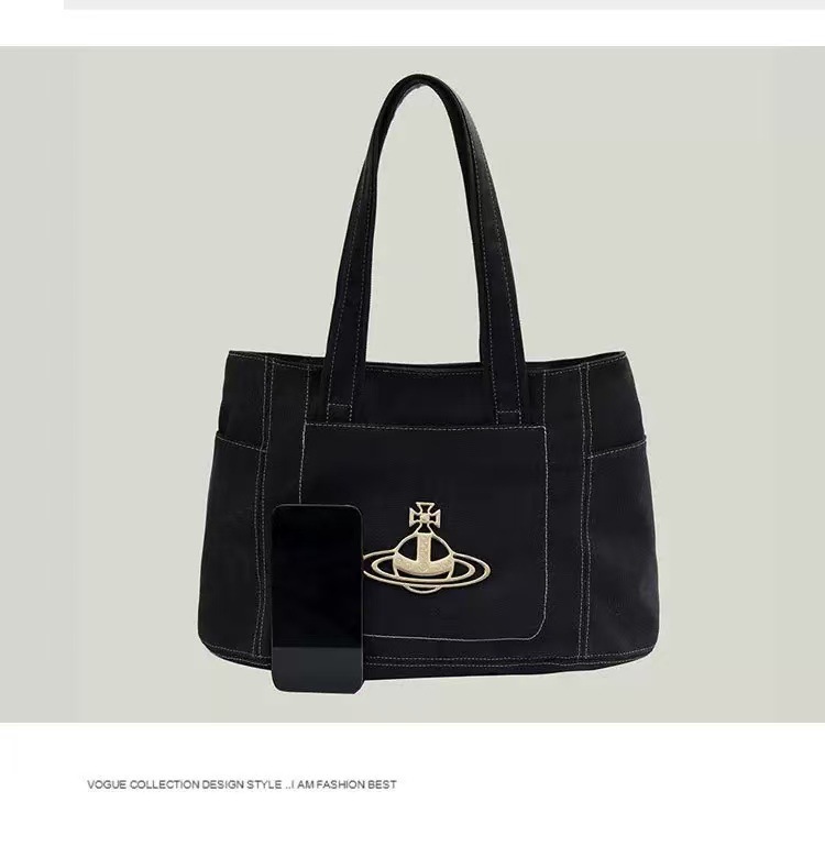 黒のトートバッグ