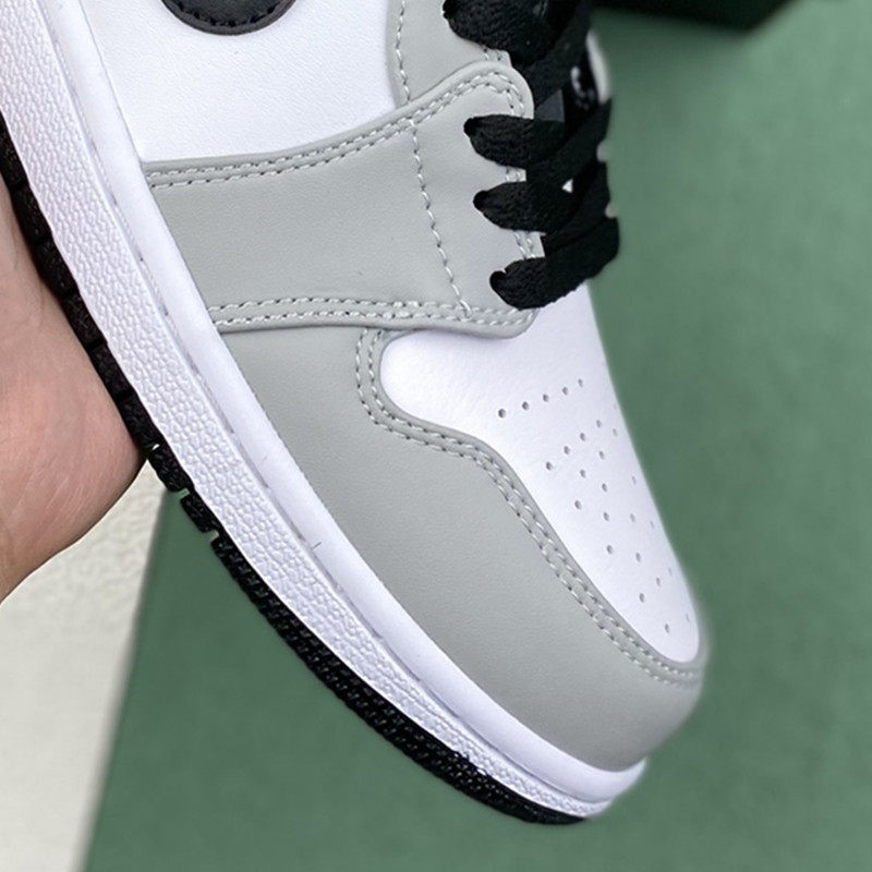 AJ1 ロートップ シガレット アッシュ