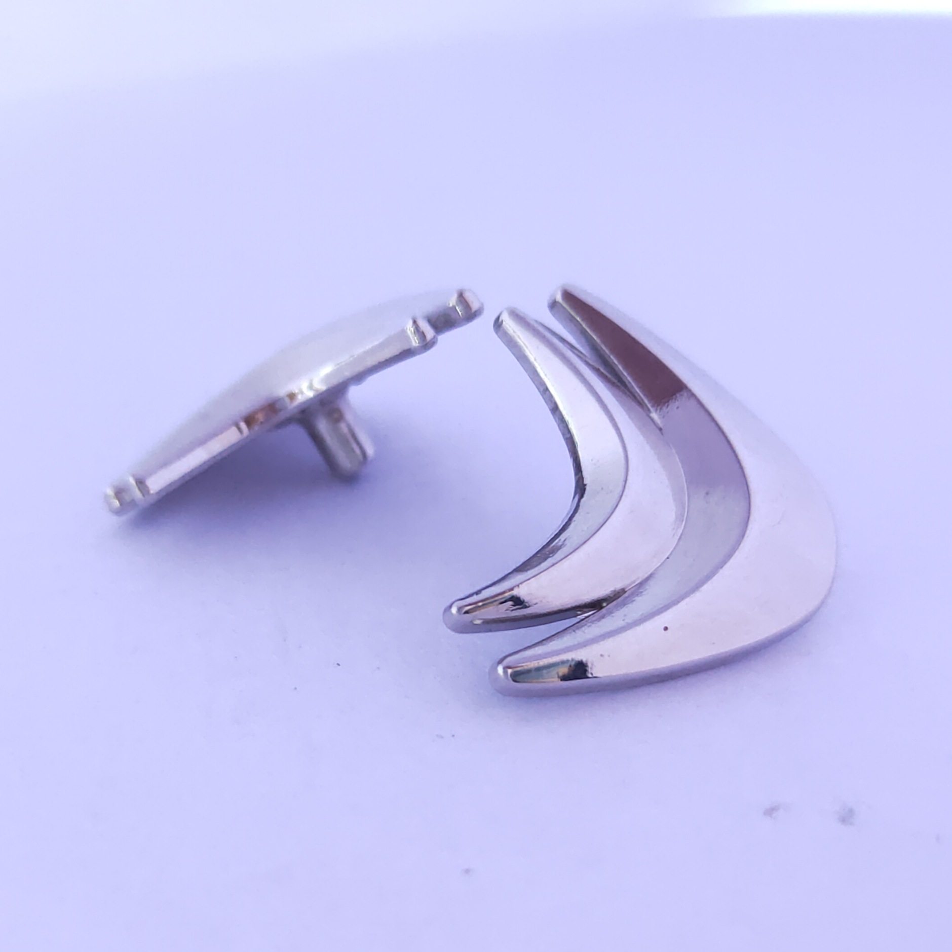 24X20mm*不規則*吊り下げ白*シルバーマンボ*6068#