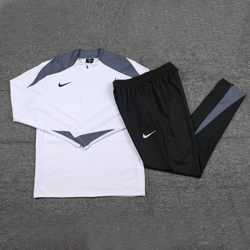 ナイキホワイト