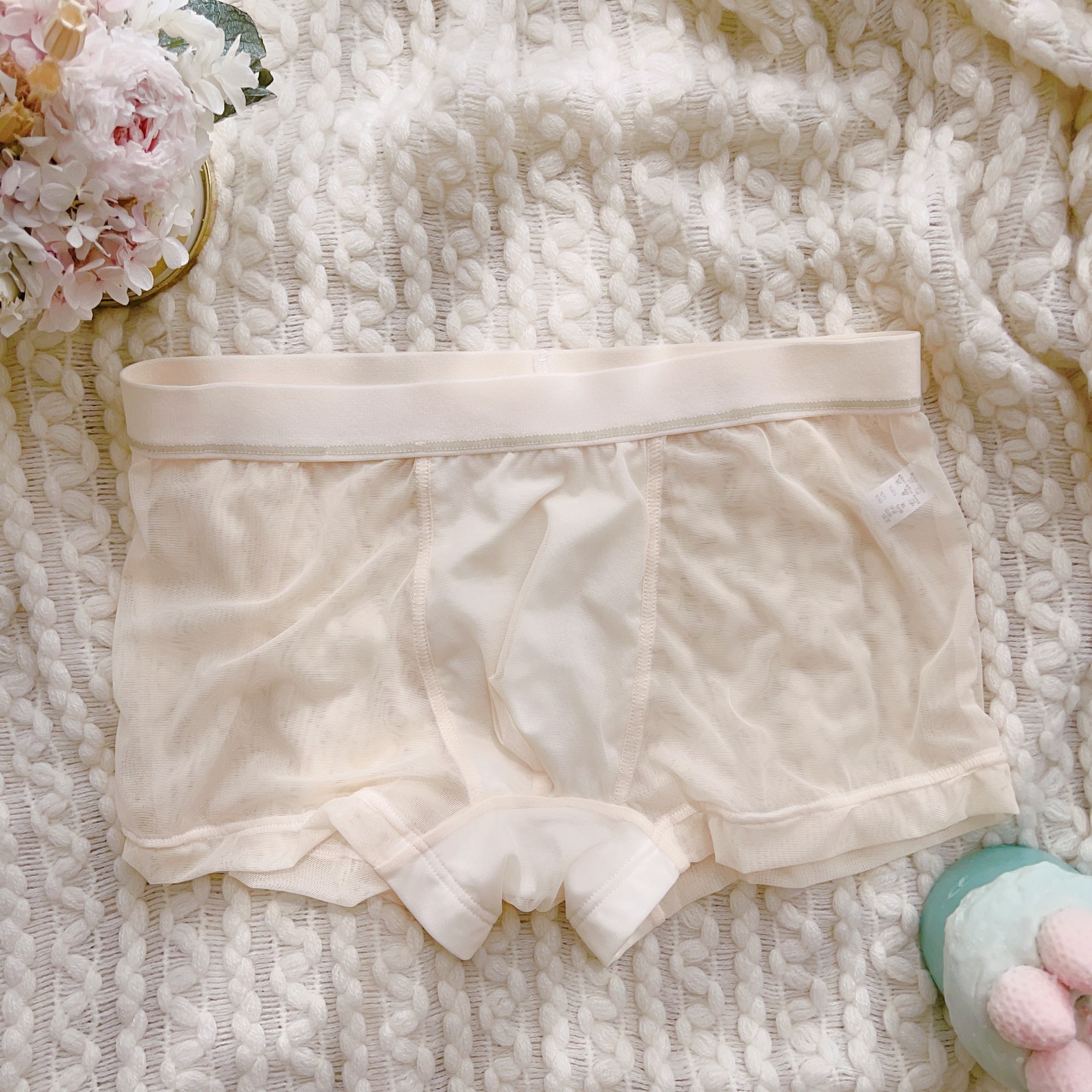 杏色のメンズパンツ