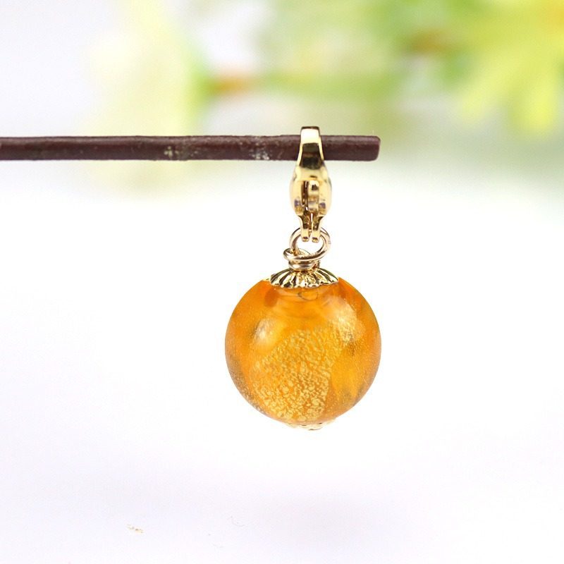 イエローゴールド箔エッセンシャルオイルビーズペンダント（ロブスタークラスプ）