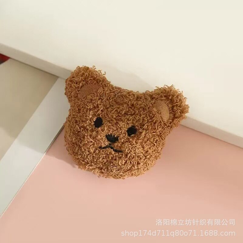 茶色のクマの頭のブローチ + リボン