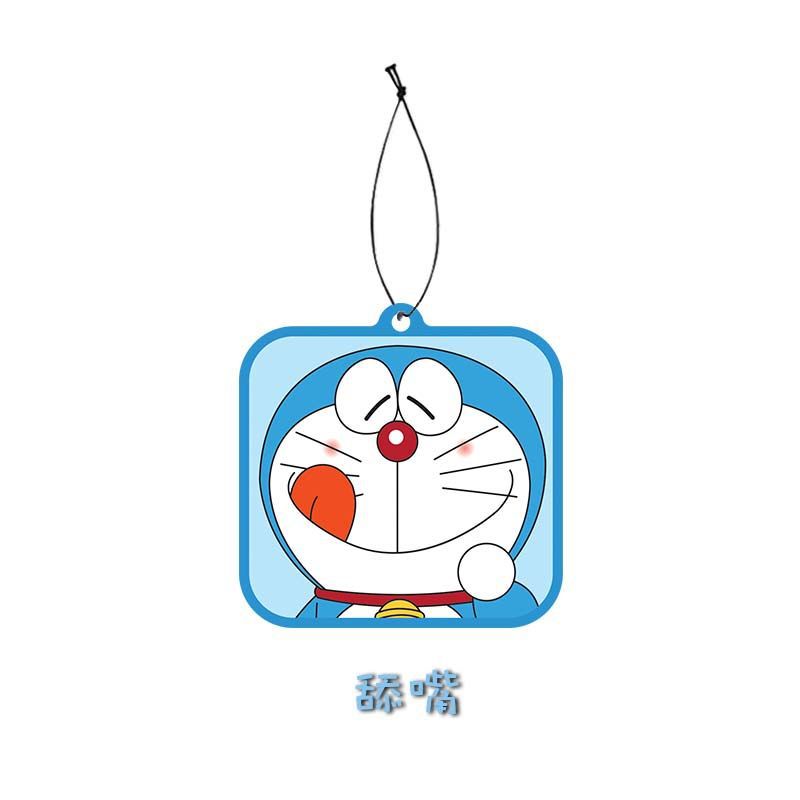 口元を舐めて猫になります。