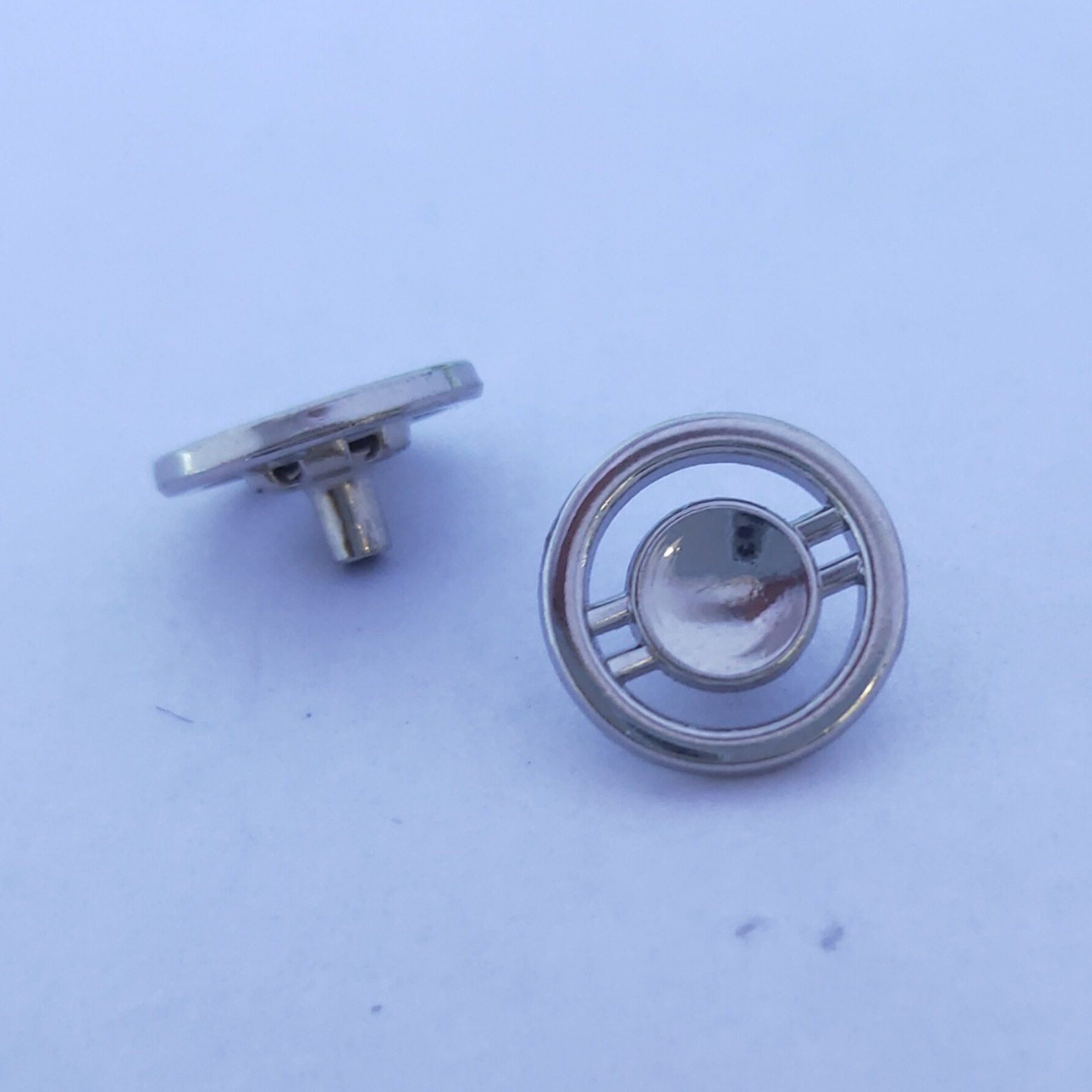 15mm*-ラウンド*吊り下げ白*中空*6097#