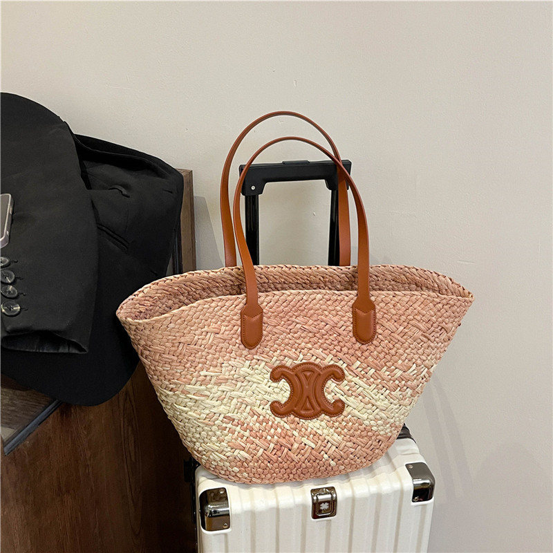 ピンク、白、茶色のベルト