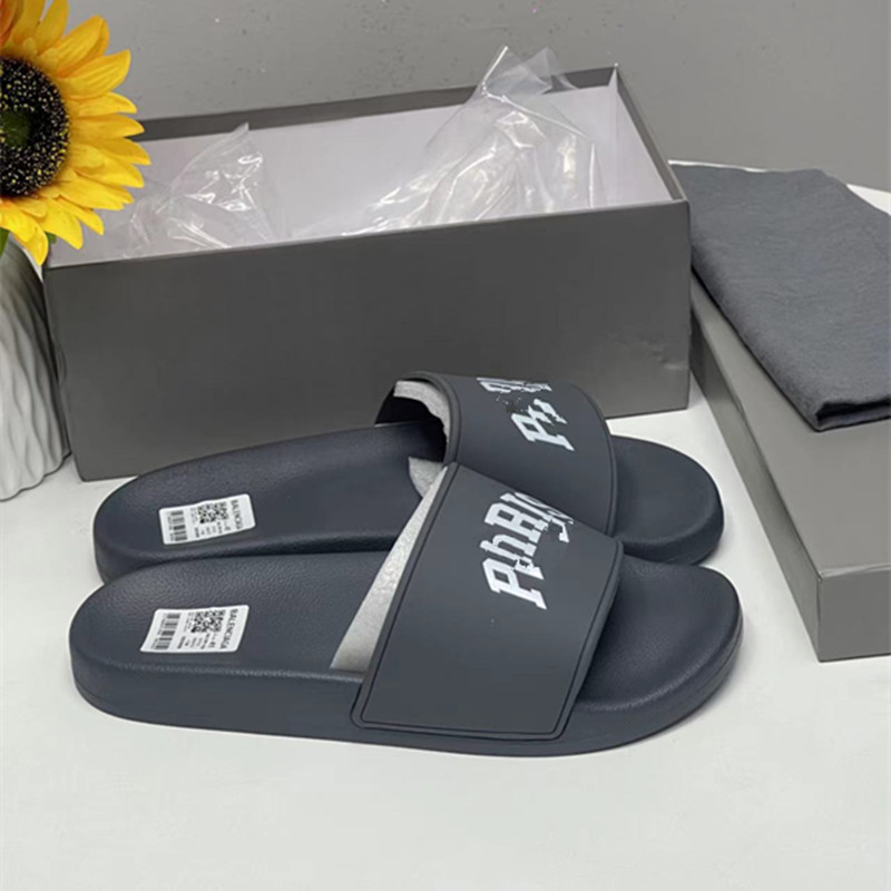 灰色の白い字