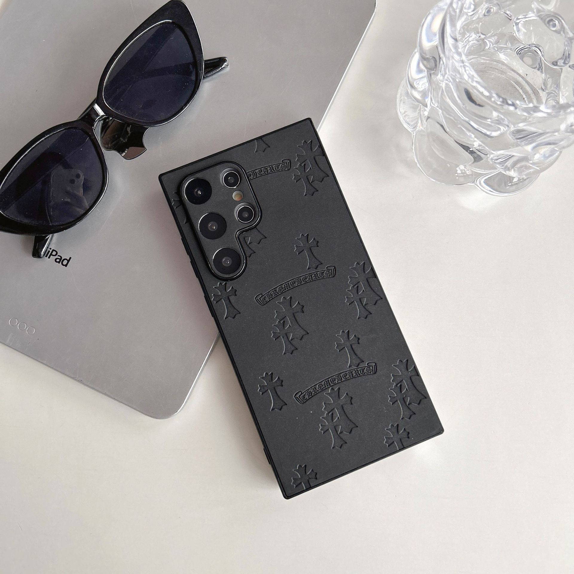 画面いっぱい-黒