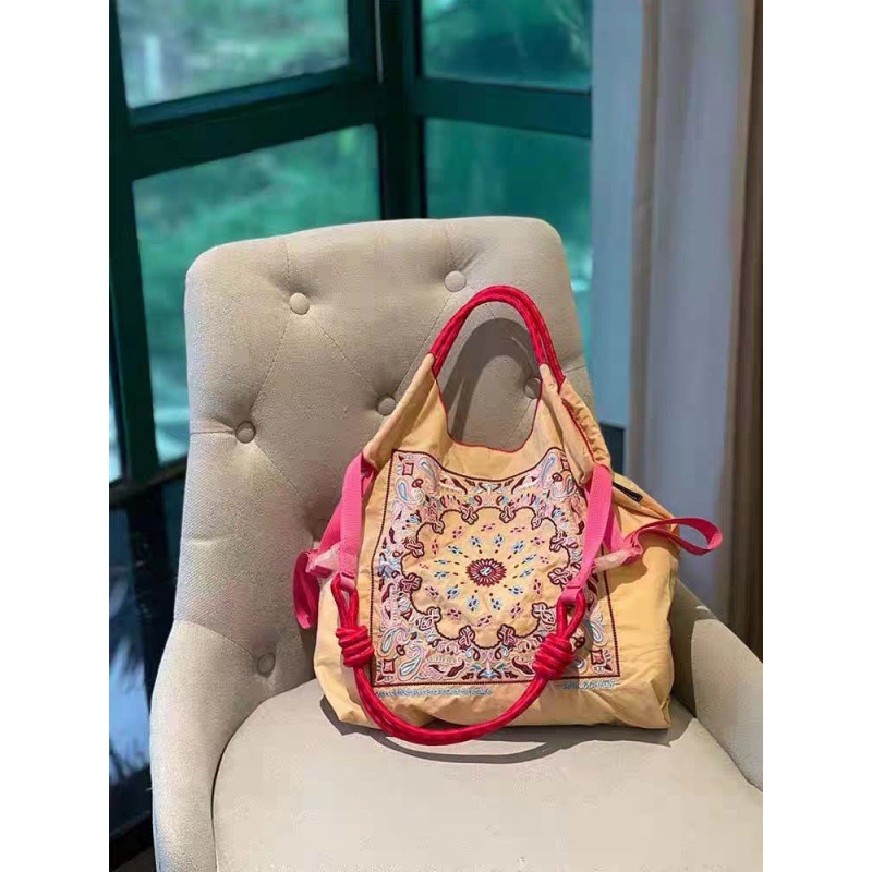 ベージュカシューフラワー Mサイズ(ショルダーストラップ除く)