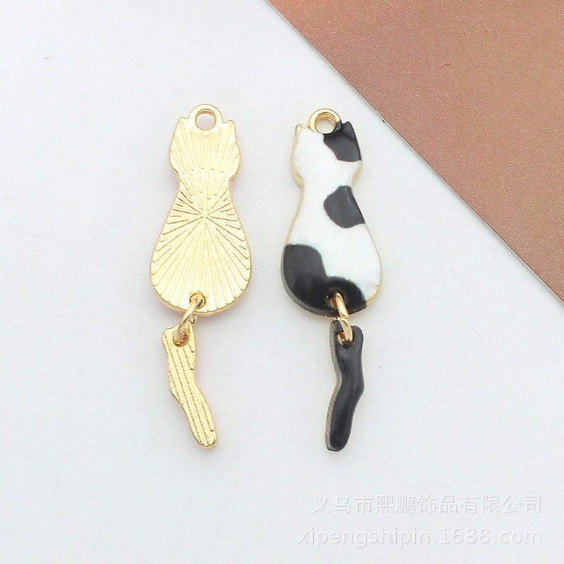 8#黒と白の斑点のある猫