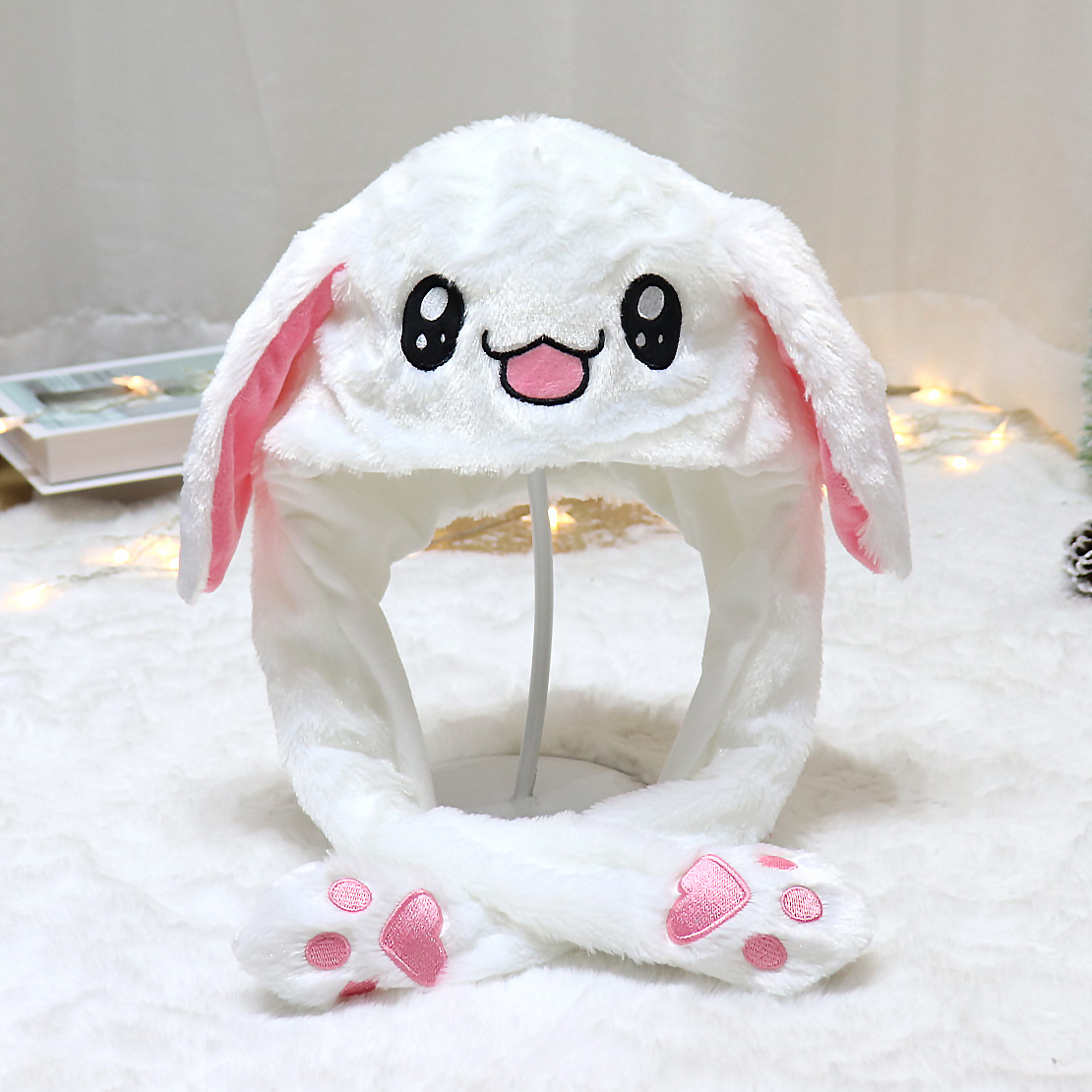 白いウサギのピンクの耳