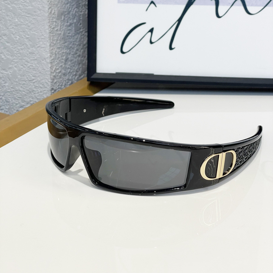 明るい黒枠の黒とグレーのフィルム(ラベル付き)