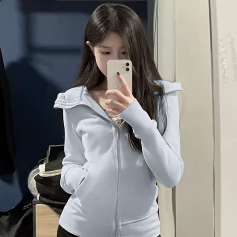 ミルクブルーの春秋スタイル