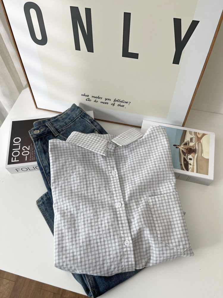 グレーのグリッド