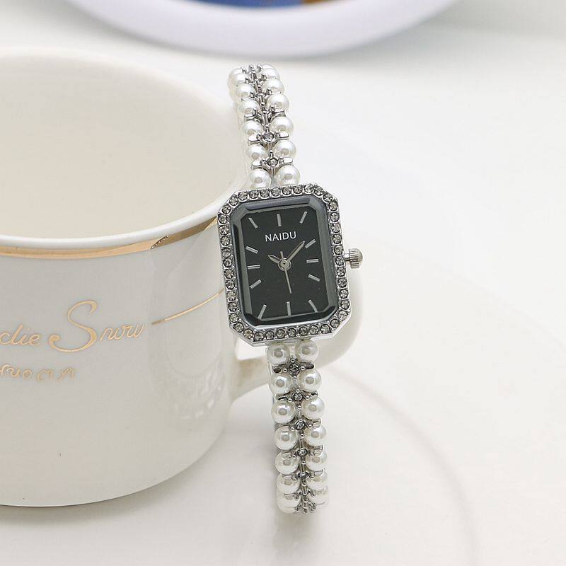 表面が黒いシルバー