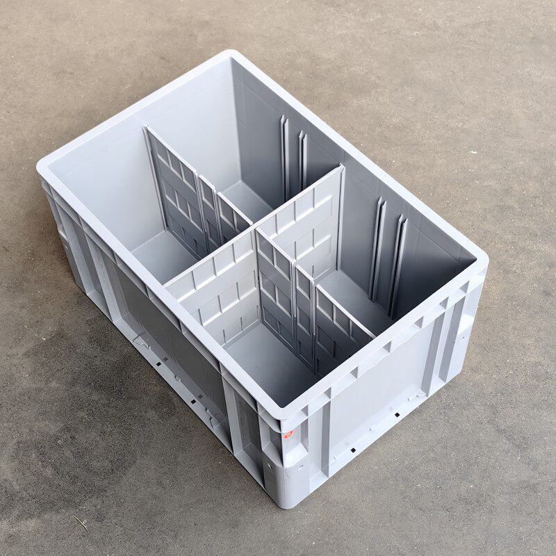 ライトグレーの4つのグリッド