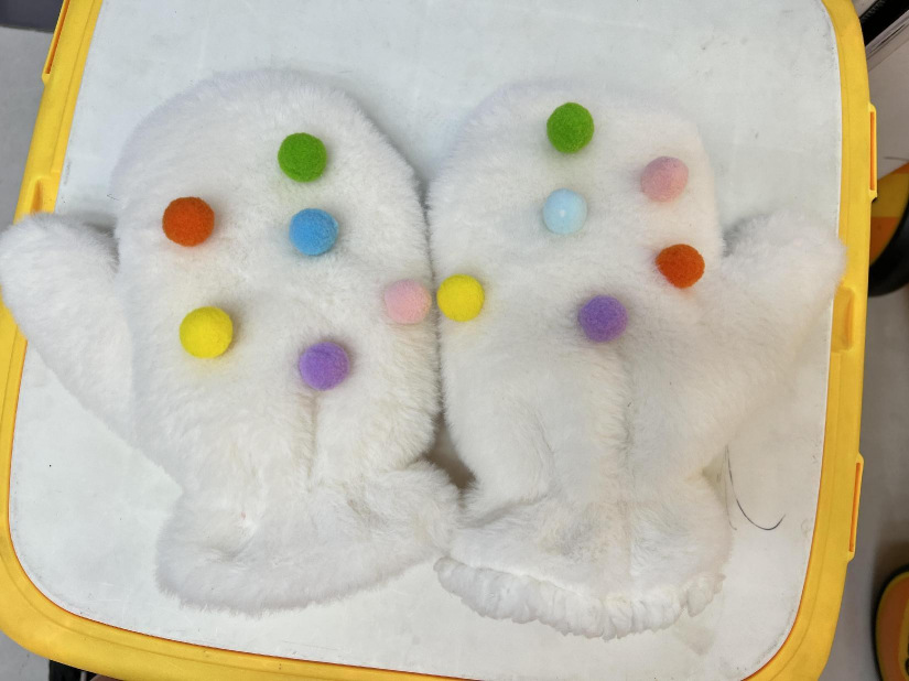 手袋の色の毛玉