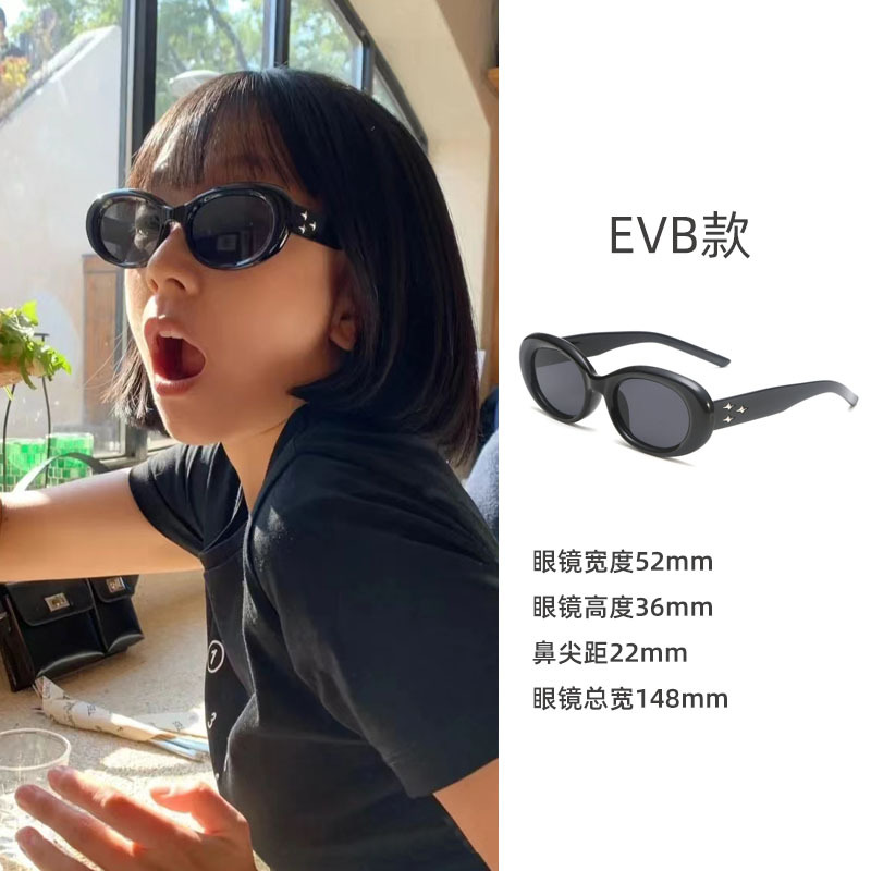 Evbの黒い枠の灰色の切れ