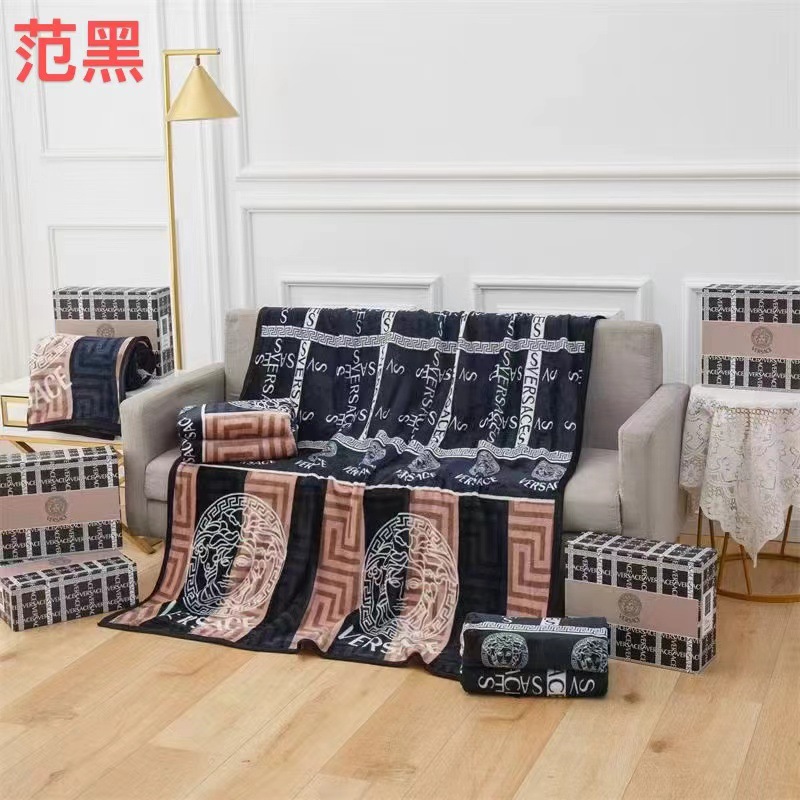 黒のヴェルサーチ