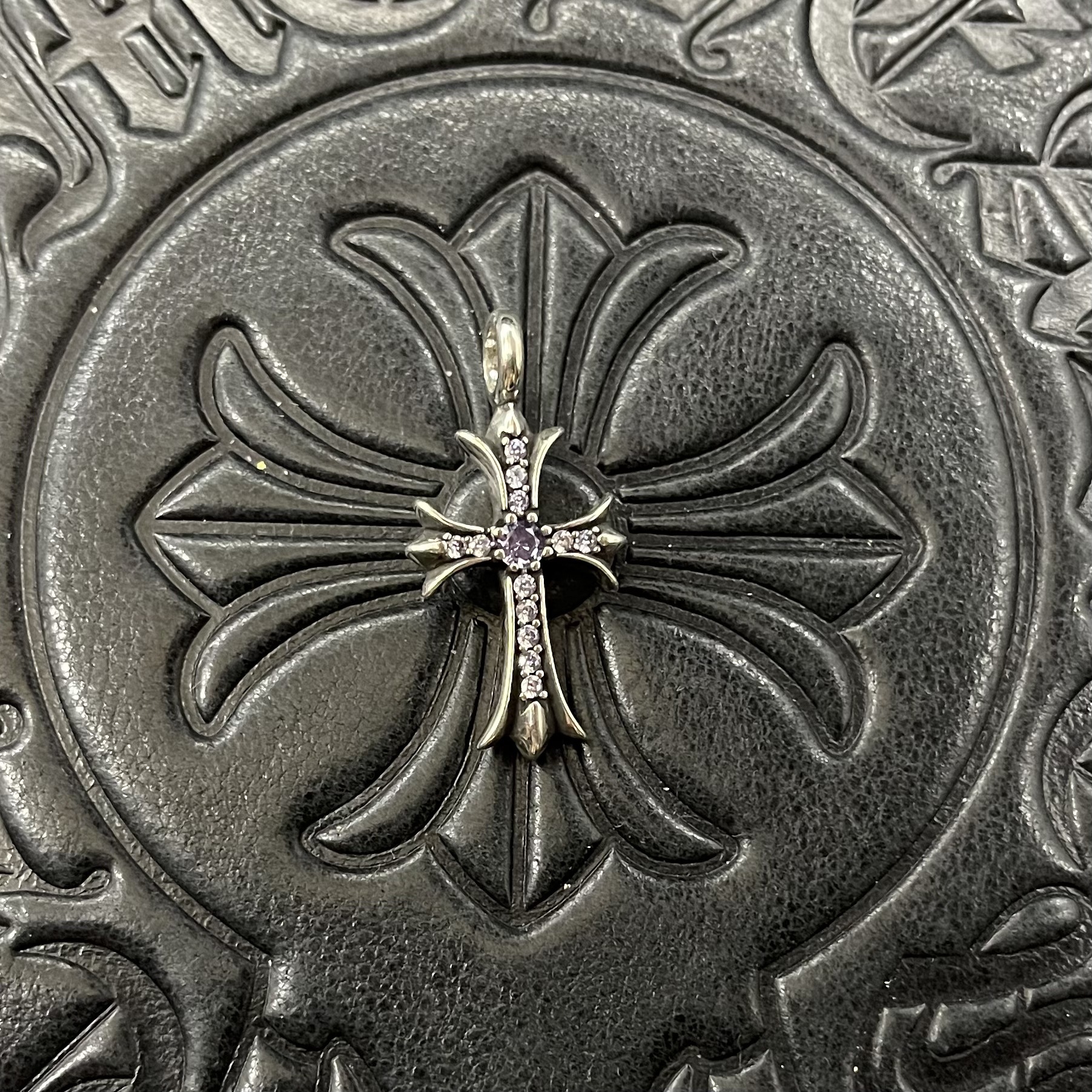 CX085 オールドラージクロス ラベンダー(約33×16.5mm) ダイヤモンド