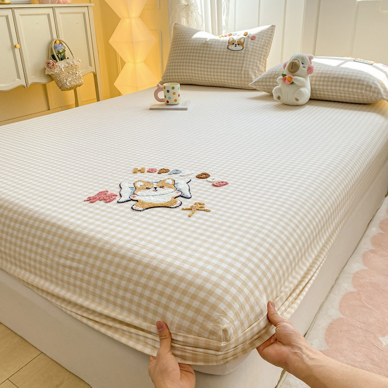 寝そべる犬【厚手綿100％、タオル刺繍が絶妙】