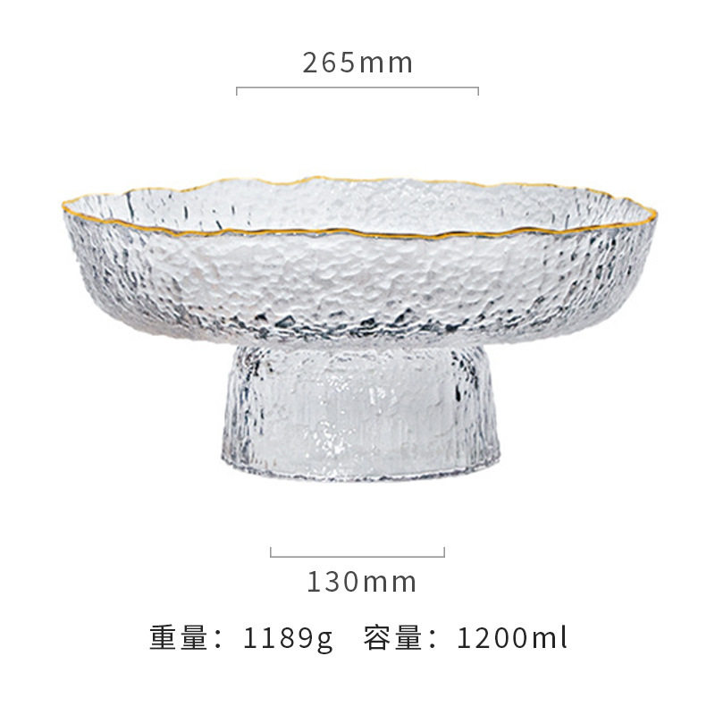 金の縁の大きいサイズの果物の皿