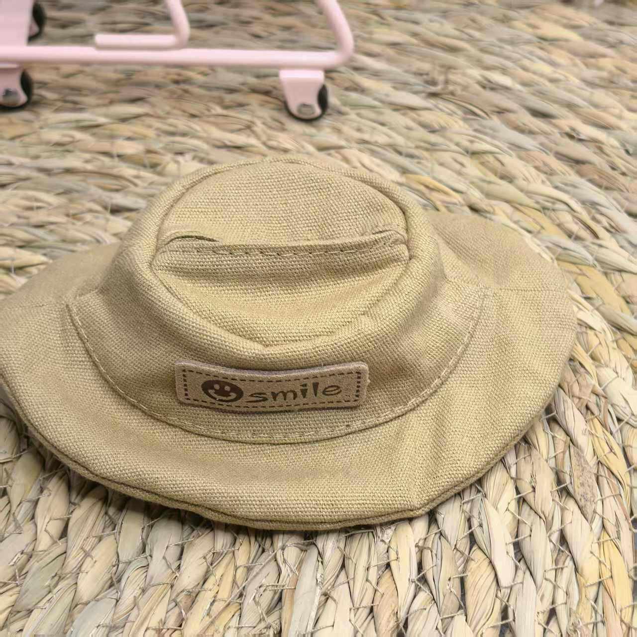 茶色の笑顔の帽子