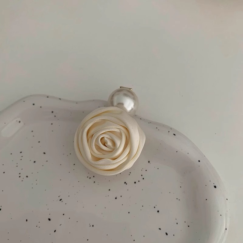 ベージュ真珠バラ