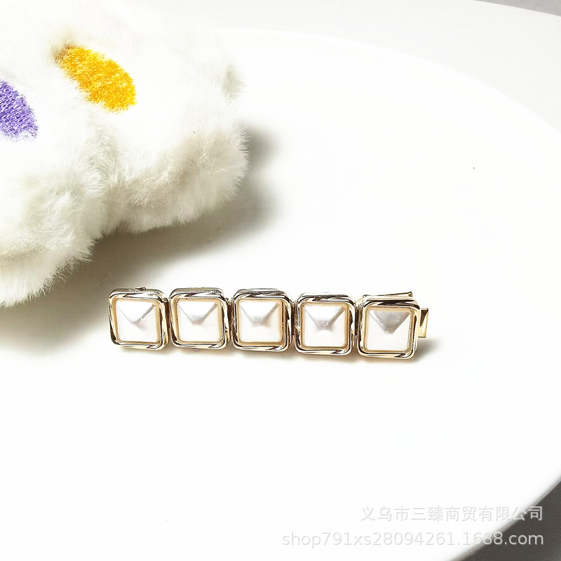 サイドにパールが付いた小さな正方形 5 個