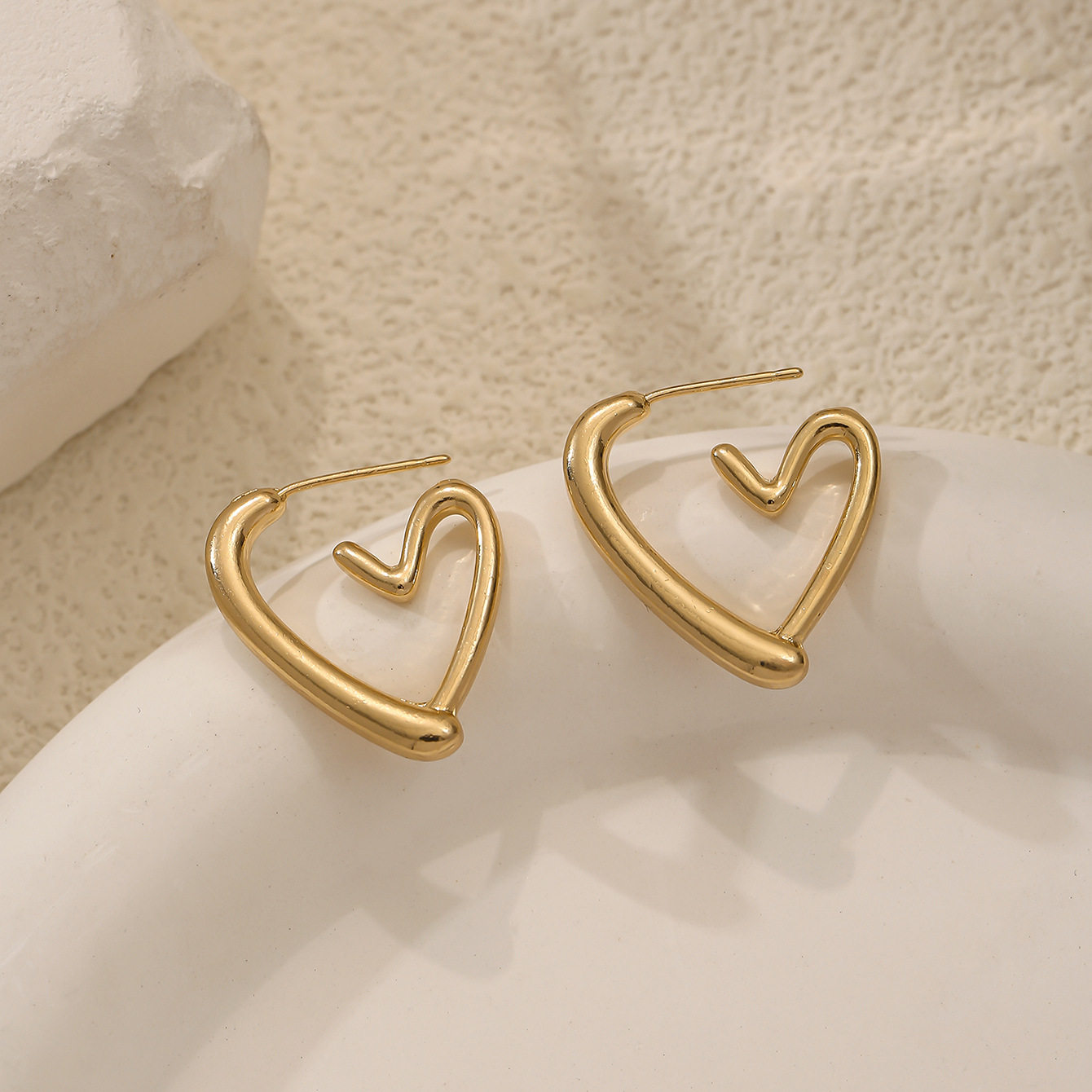 ラブ フォールト イヤリング - ゴールド