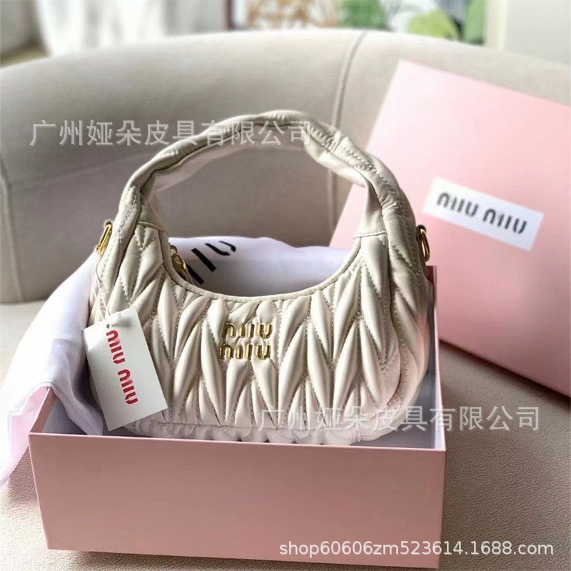 ミルクホワイト