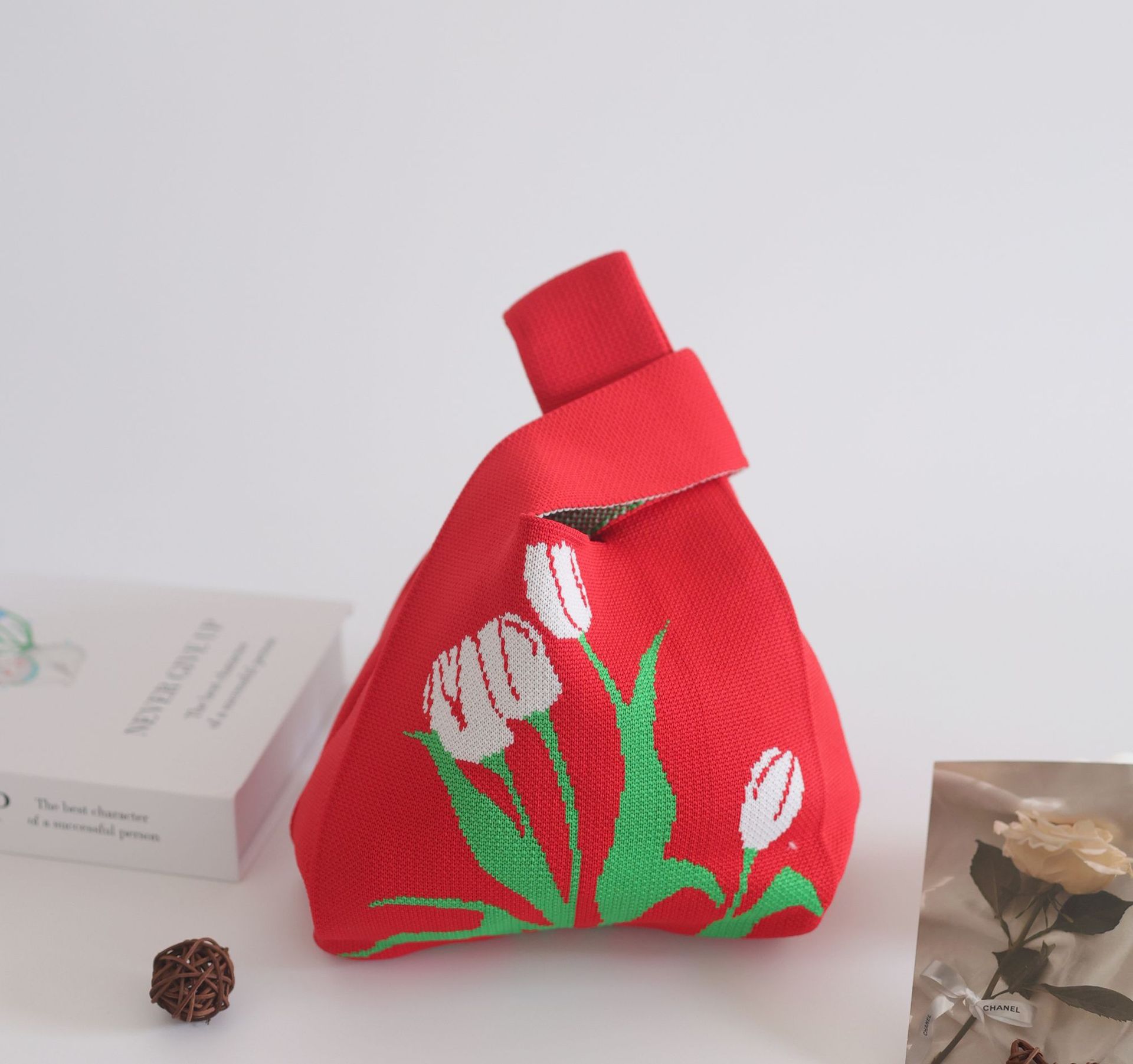 小さな草の花 - 赤