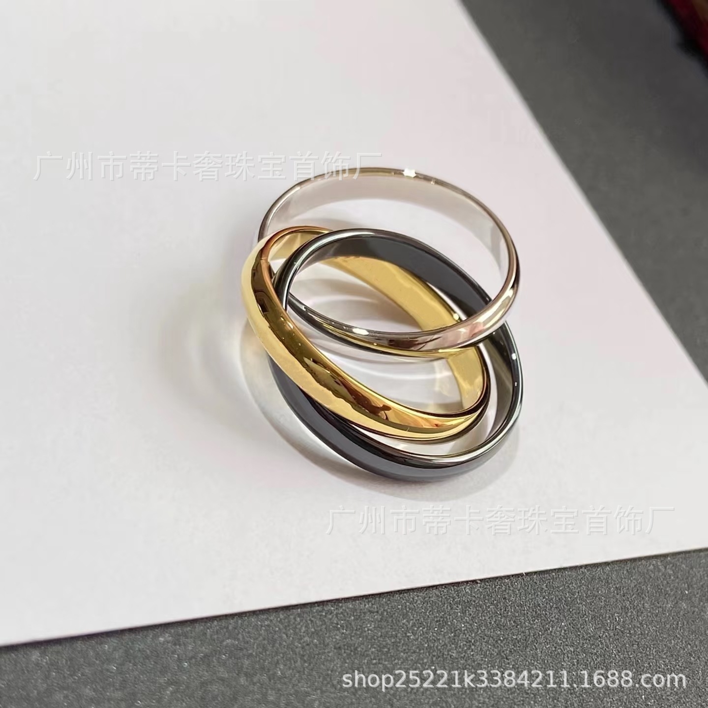 ラウンド ブラック ゴールド 3 リング