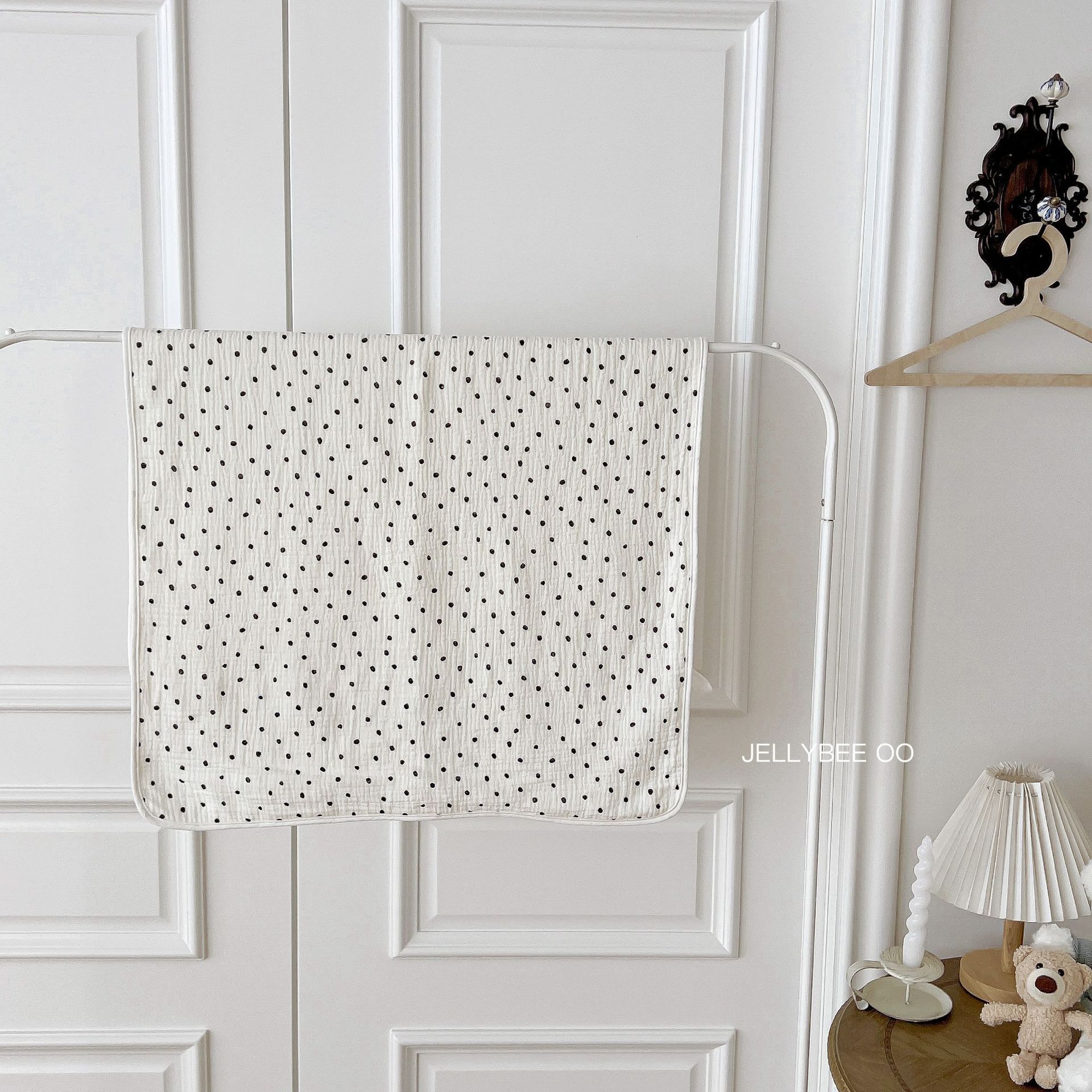 黒い波点-四階の大きなタオル