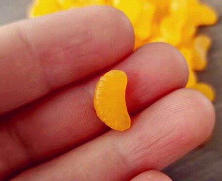 小さな黄色のみかん