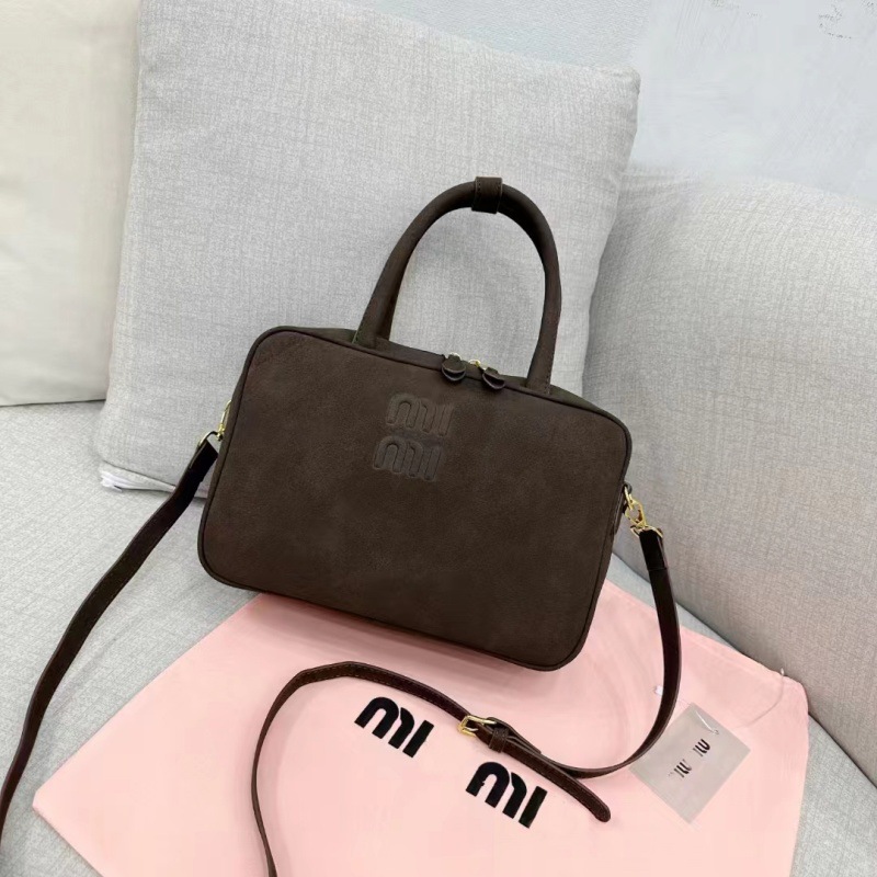 小さなつや消しコーヒー色