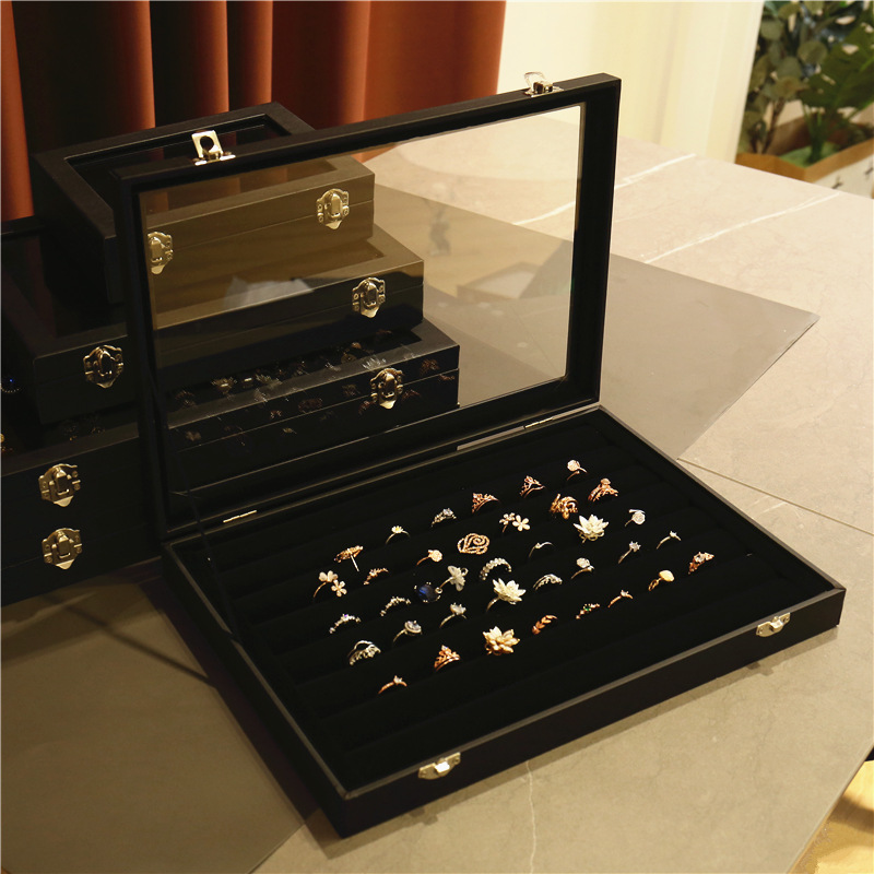 黒いリングボックス